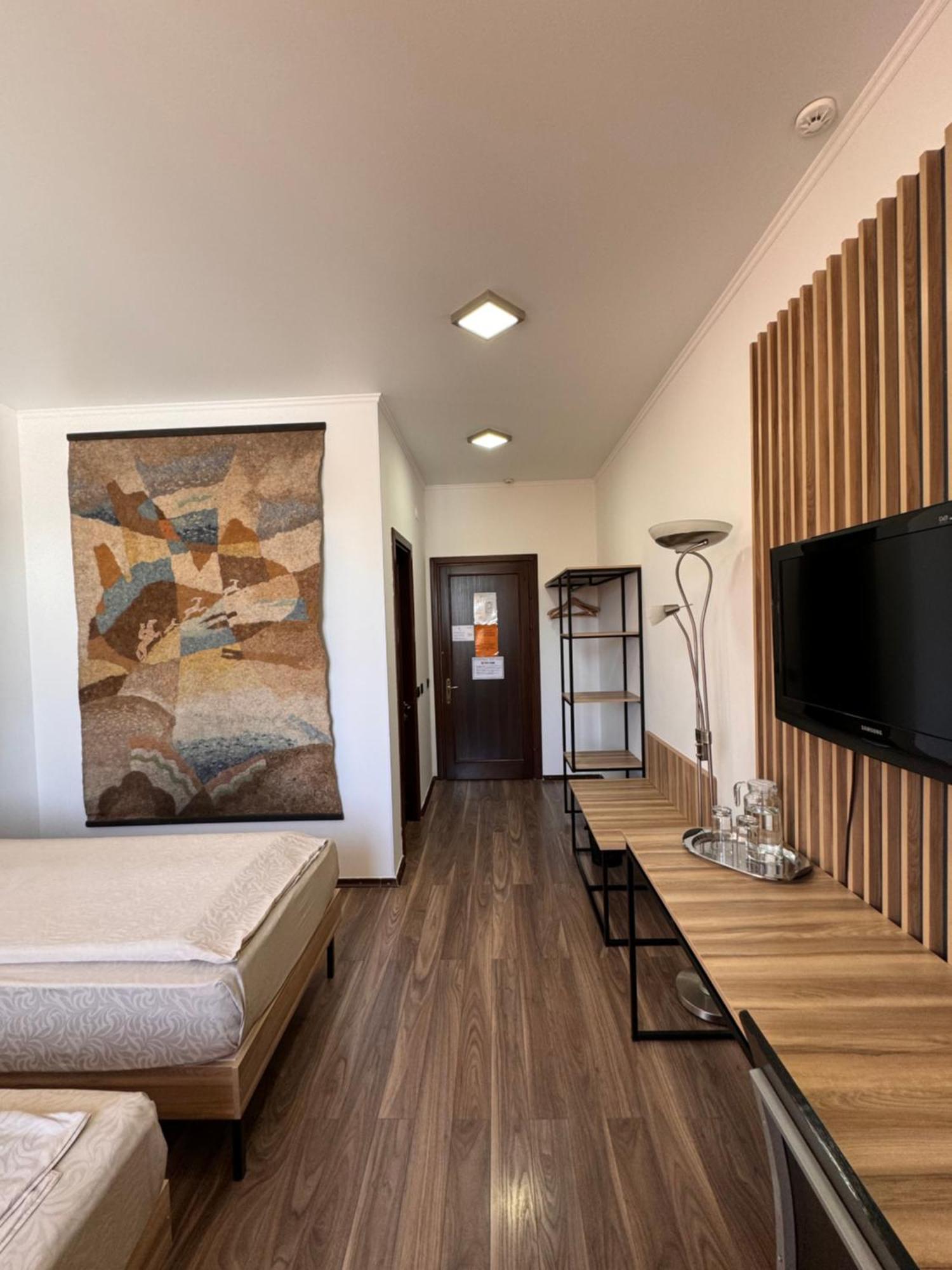 Amir Hotel Karakol Ngoại thất bức ảnh