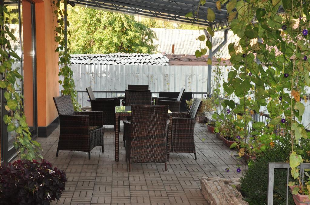 Amir Hotel Karakol Ngoại thất bức ảnh